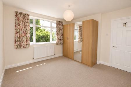 4 bedroom Semi-detached house to let in Woodlands Drive, Hoole, Chester, CH2
