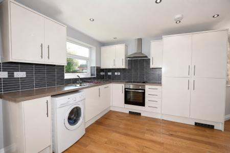 4 bedroom Semi-detached house to let in Woodlands Drive, Hoole, Chester, CH2