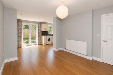 4 bedroom Semi-detached house to let in Woodlands Drive, Hoole, Chester, CH2