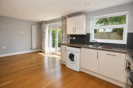 4 bedroom Semi-detached house to let in Woodlands Drive, Hoole, Chester, CH2