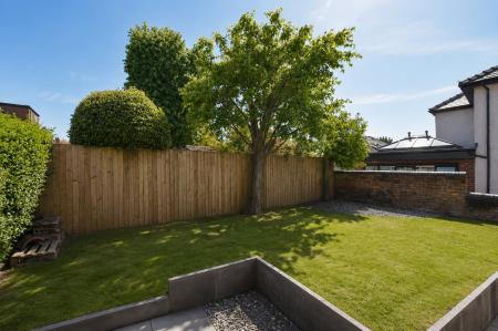 4 bedroom Semi-detached house to let in Woodlands Drive, Hoole, Chester, CH2