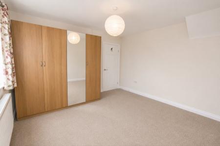 4 bedroom Semi-detached house to let in Woodlands Drive, Hoole, Chester, CH2