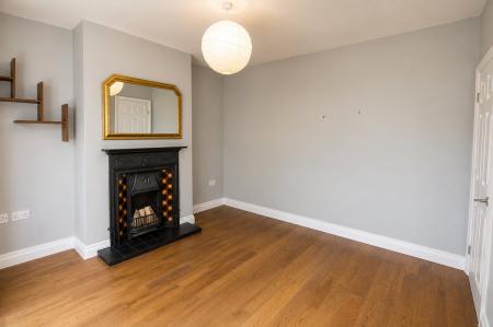 4 bedroom Semi-detached house to let in Woodlands Drive, Hoole, Chester, CH2