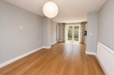 4 bedroom Semi-detached house to let in Woodlands Drive, Hoole, Chester, CH2