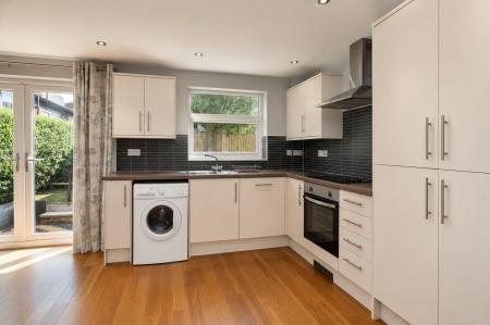 4 bedroom Semi-detached house to let in Woodlands Drive, Hoole, Chester, CH2