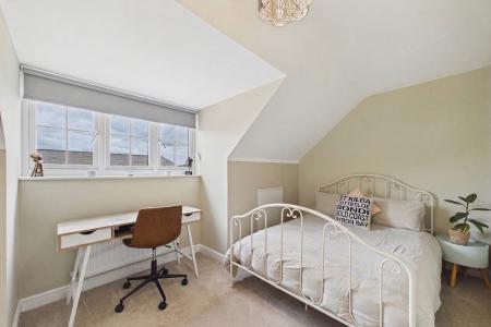 4 bedroom Semi-detached house to let in Dragoon Drive, Huntington, CH3