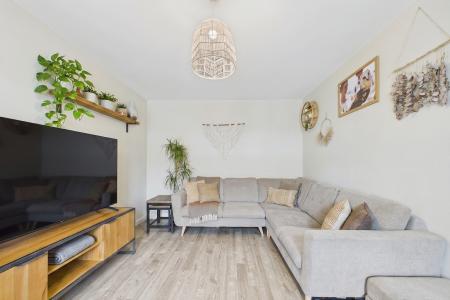4 bedroom Semi-detached house to let in Dragoon Drive, Huntington, CH3