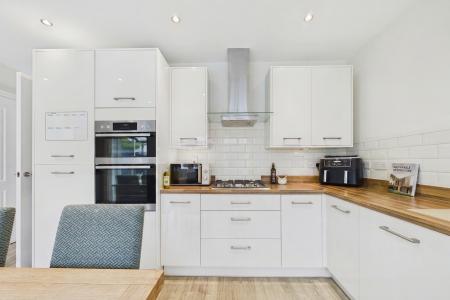 4 bedroom Semi-detached house to let in Dragoon Drive, Huntington, CH3