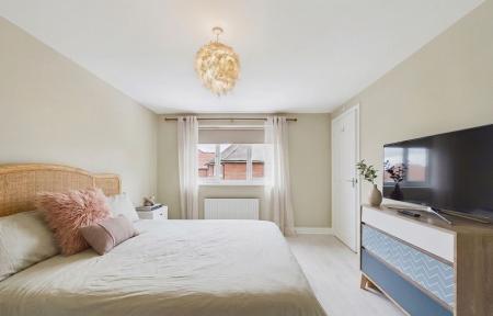 4 bedroom Semi-detached house to let in Dragoon Drive, Huntington, CH3