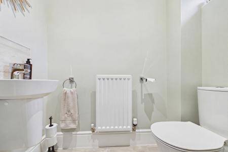 4 bedroom Semi-detached house to let in Dragoon Drive, Huntington, CH3
