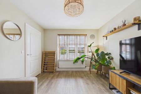 4 bedroom Semi-detached house to let in Dragoon Drive, Huntington, CH3