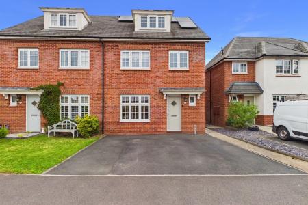 4 bedroom Semi-detached house to let in Dragoon Drive, Huntington, CH3
