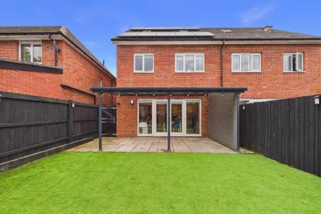 4 bedroom Semi-detached house to let in Dragoon Drive, Huntington, CH3