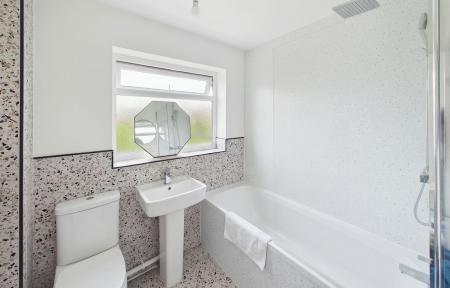 3 bedroom Detached house to let in Croft Close, Waverton, CH3