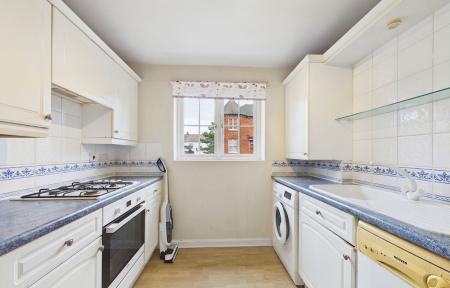 2 bedroom Flat to let in Thomas Brassey Close, Hoole, Chester, CH2