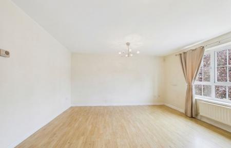2 bedroom Flat to let in Thomas Brassey Close, Hoole, Chester, CH2