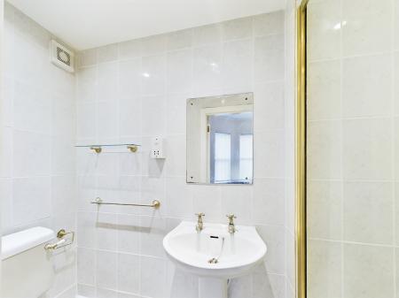 2 bedroom Flat to let in Hoole Road, Hoole, Chester, CH2