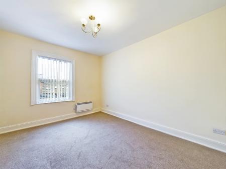 2 bedroom Flat to let in Hoole Road, Hoole, Chester, CH2