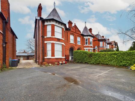 2 bedroom Flat to let in Hoole Road, Hoole, Chester, CH2