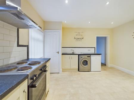 2 bedroom Flat to let in Hoole Road, Hoole, Chester, CH2
