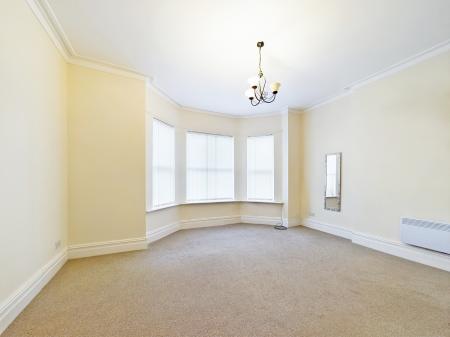 2 bedroom Flat to let in Hoole Road, Hoole, Chester, CH2