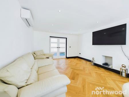 4 bedroom Detached house to let in Percival Road, Walton-on-the-Naze, CO14