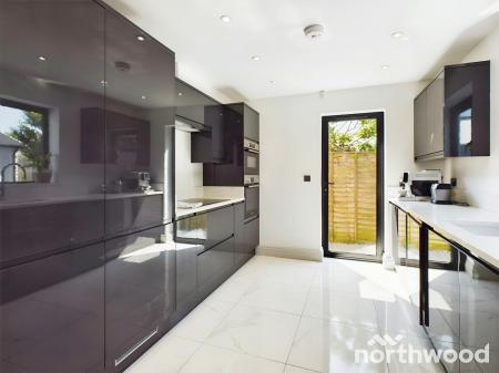 4 bedroom Detached house to let in Percival Road, Walton-on-the-Naze, CO14