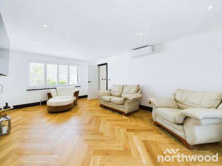 4 bedroom Detached house to let in Percival Road, Walton-on-the-Naze, CO14