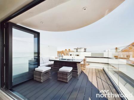 4 bedroom Detached house to let in Percival Road, Walton-on-the-Naze, CO14