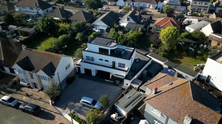 4 bedroom Detached house to let in Percival Road, Walton-on-the-Naze, CO14