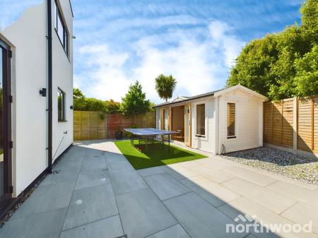 4 bedroom Detached house to let in Percival Road, Walton-on-the-Naze, CO14