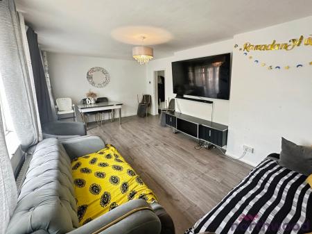 2 bedroom Flat for sale in (SALES) Malan Square, Elm Park, RM13