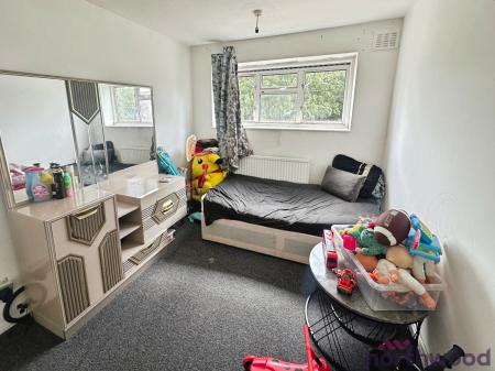 2 bedroom Flat for sale in (SALES) Malan Square, Elm Park, RM13