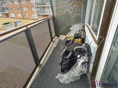 2 bedroom Flat for sale in (SALES) Malan Square, Elm Park, RM13