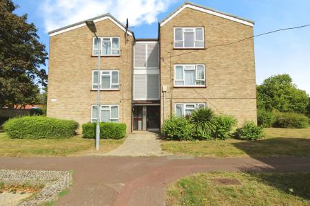 1 bedroom Flat for sale in Fraser Close, Shoeburyness, SS3