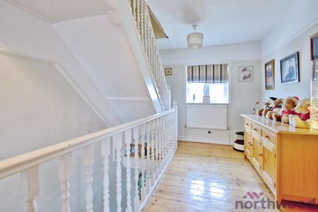 3 bedroom Terraced House for sale in Kempton Avenue, Hornchurch, RM12