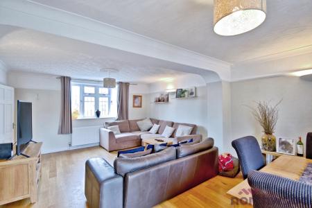 3 bedroom Terraced House for sale in Kempton Avenue, Hornchurch, RM12