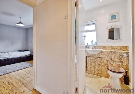3 bedroom Terraced House for sale in Kempton Avenue, Hornchurch, RM12