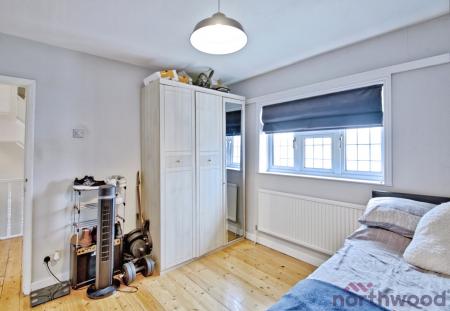 3 bedroom Terraced House for sale in Kempton Avenue, Hornchurch, RM12