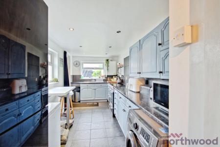 3 bedroom Terraced House for sale in Kempton Avenue, Hornchurch, RM12