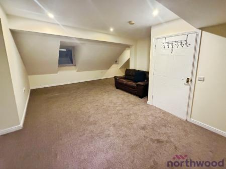 4 bedroom Duplex to let in Meachen Road, Colchester, CO2