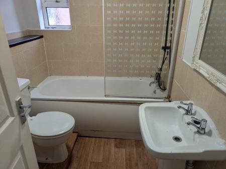 2 bedroom Flat to let in High Street, Clacton-On-Sea, CO15