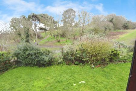 1 bedroom Flat for sale in Saxmundham Way, Clacton-On-Sea, CO16