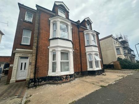 1 bedroom Flat to let in Colne Road, Clacton-On-Sea, CO15