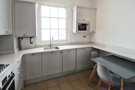 2 bedroom Apartment to let in East Terrace, Walton-on-the-Naze, CO14