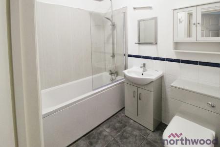 2 bedroom Apartment to let in East Terrace, Walton-on-the-Naze, CO14