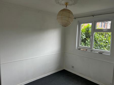 4 bedroom Town house to let in Hitchin Close, Harold Hill, RM3