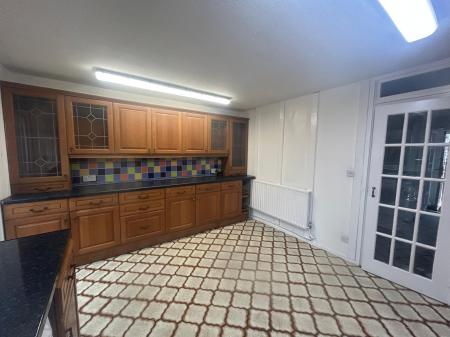 4 bedroom Town house to let in Hitchin Close, Harold Hill, RM3