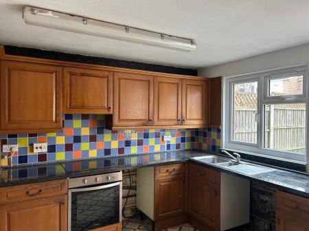 4 bedroom Town house to let in Hitchin Close, Harold Hill, RM3