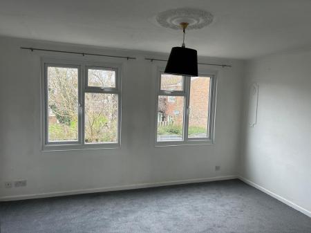 4 bedroom Town house to let in Hitchin Close, Harold Hill, RM3